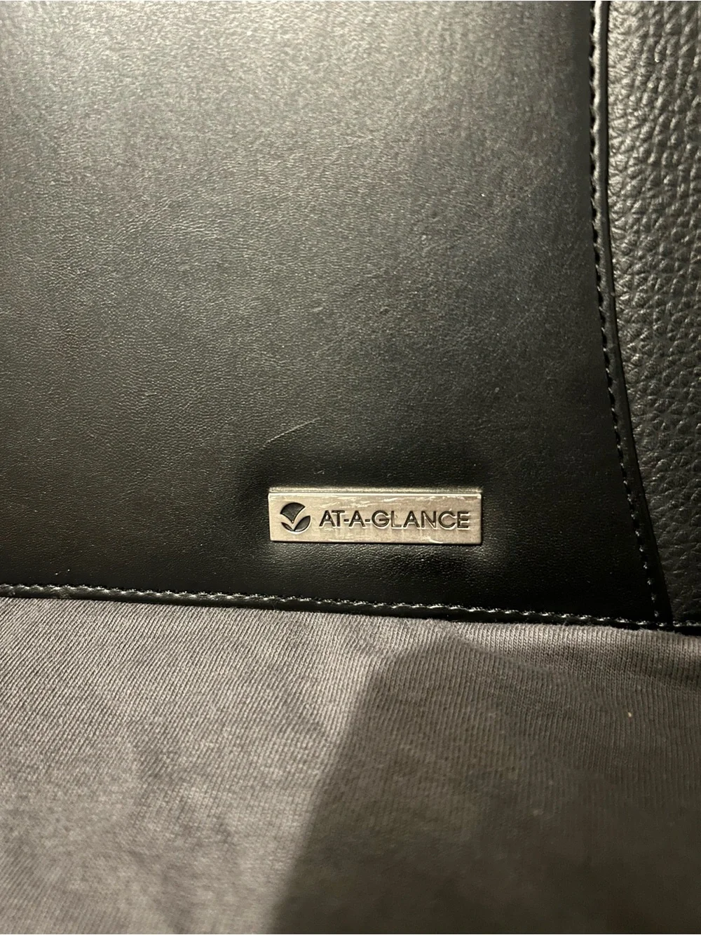 AT-A-GLANCE Professional Black Faux-Leather Padfolio